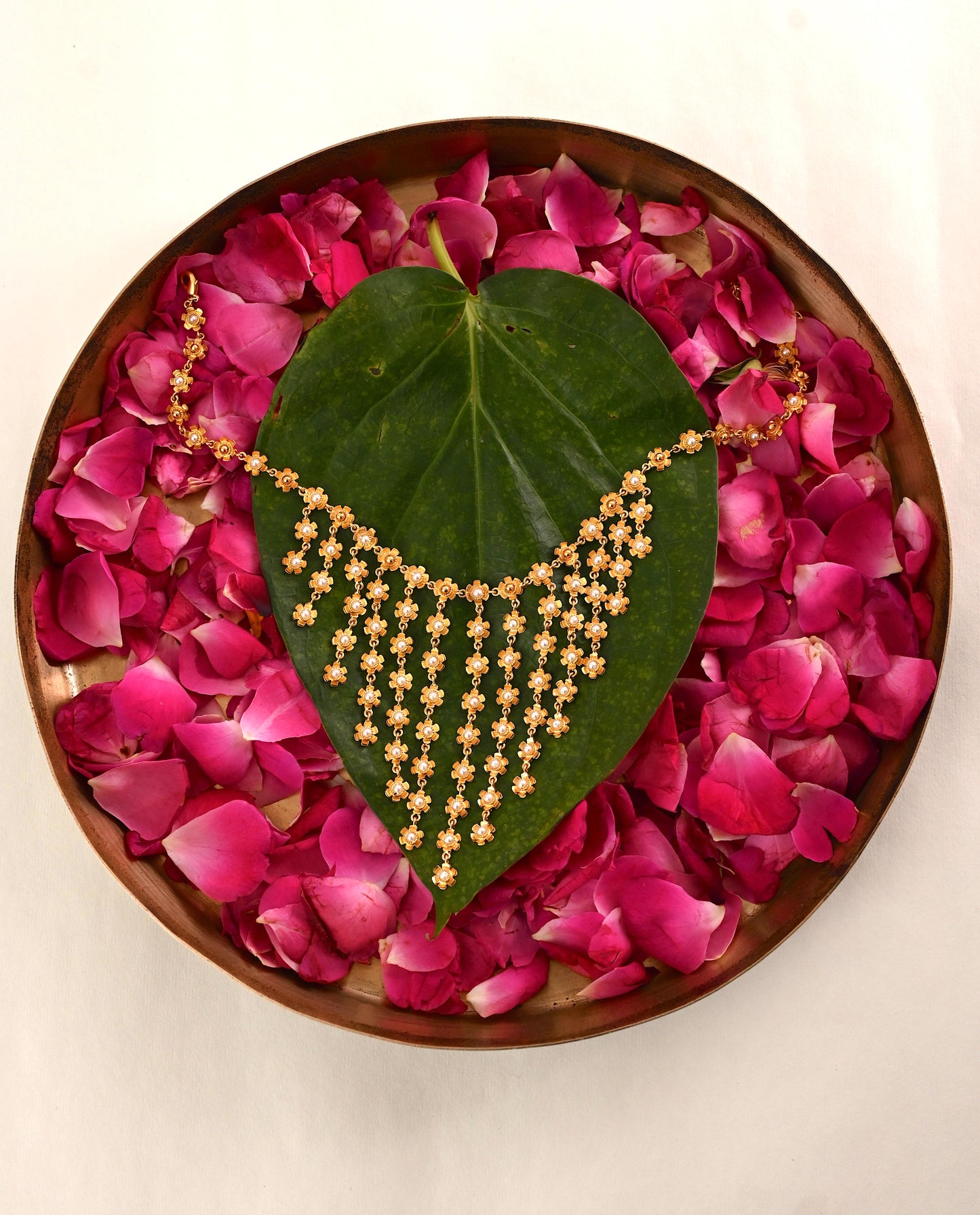 Gul Neckpiece