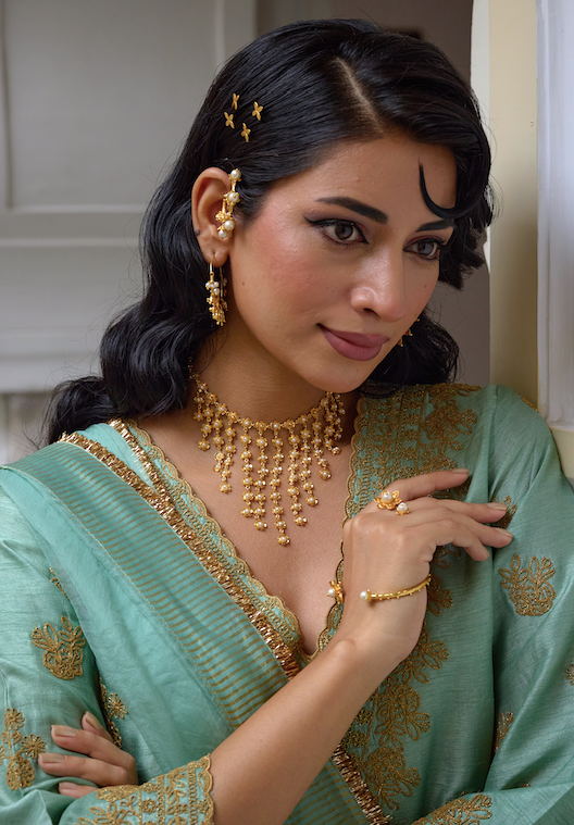 Gul Neckpiece