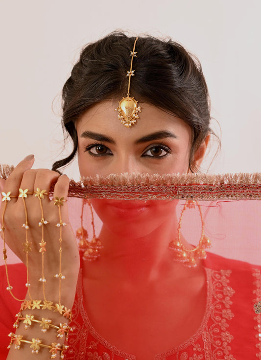 Kumud Maang Tika