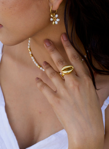 Moneta Shell Ring