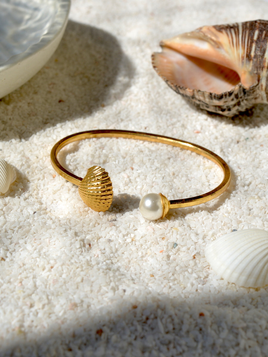 Golden Baroque Pearl Bracelet | Modern Classy Simple Pearl Jewelry