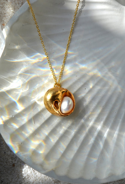 Moonshell Neckpiece